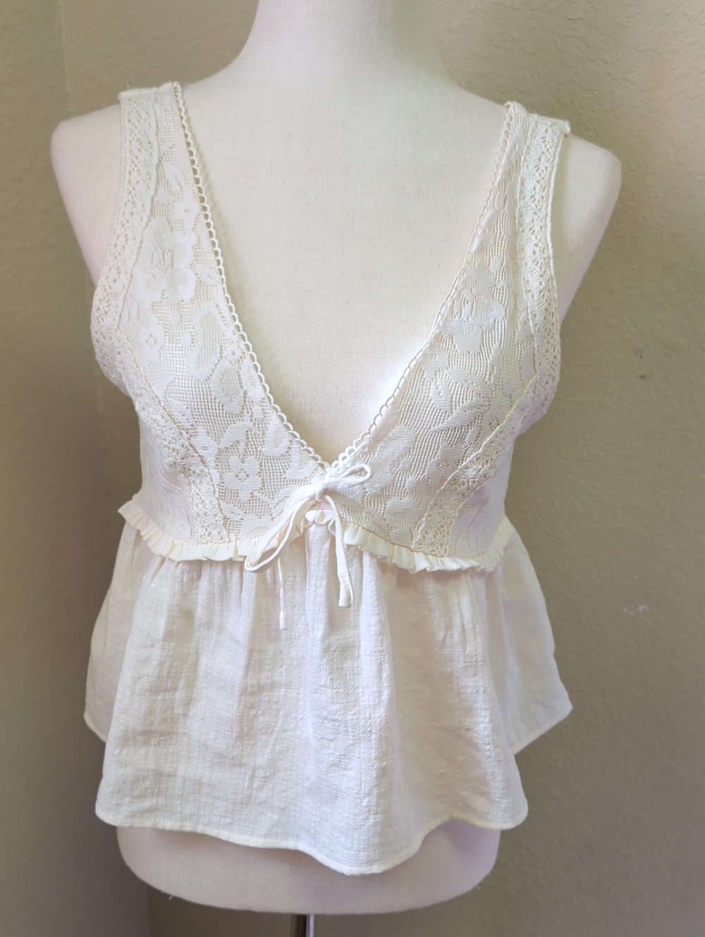 Band Of The Free White V-neck Sleeveless Peplum Lace Boho Top Size Medium NWOT
